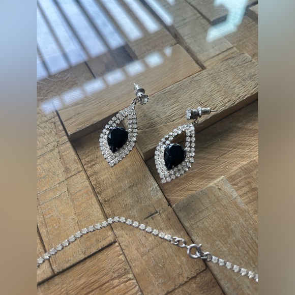 Free People 💗 necklace and earrings rhinestone and crystal set - Picture 4 of 7